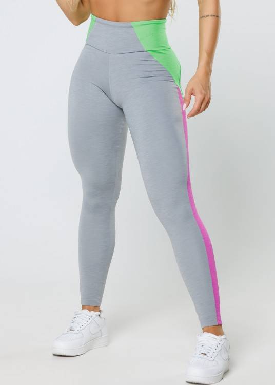 Camiseta Nike Yoga Dri-Fit Feminina - Roxo+Verde