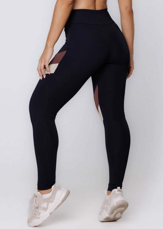 Legging Fitness Up em Poliamida Preta com Recortes