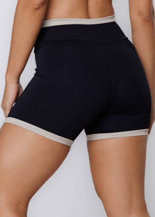 Short Fitness Upturn em Poliamida Preta com Nude